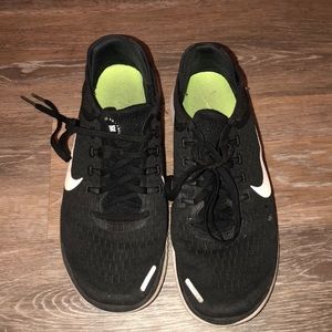 Nike free run black womens running shoes